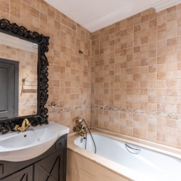 Luxury Andalusian-style villa in the prestigious neighbourhood of Nueva Andalucia Picture 24