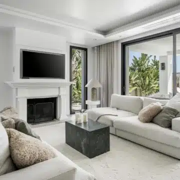 Modern Andalusian design 6-bedrooms villa in Nueva Andalucia, Marbella Picture 1
