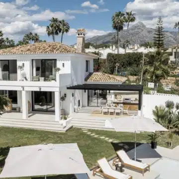 South-west facing 5-bedrooms villa with golf views in Nueva Andalucia, Marbella Picture 8