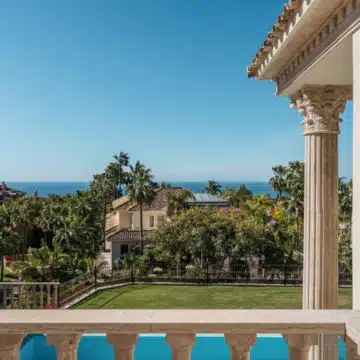 Luxury architectural masterpiece offering panoramic sea views in Sierra Blanca, Marbella Golden Mile Picture 2