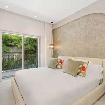 Beachfront 3-bedroom apartment offering unobstructed sea views in Rio Real, Marbella Picture 50