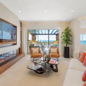 Beachfront 3-bedroom apartment offering unobstructed sea views in Rio Real, Marbella Picture 9