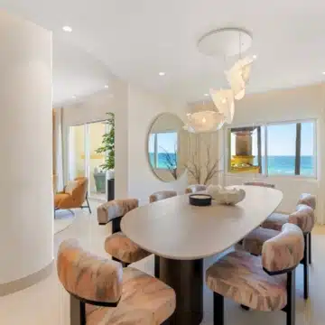 Beachfront 3-bedroom apartment offering unobstructed sea views in Rio Real, Marbella Picture 10