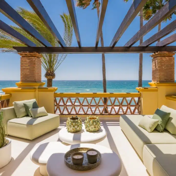 Beachfront 3-bedroom apartment offering unobstructed sea views in Rio Real, Marbella Picture