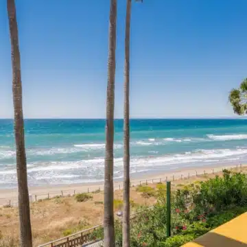 Beachfront 3-bedroom apartment offering unobstructed sea views in Rio Real, Marbella Picture 14