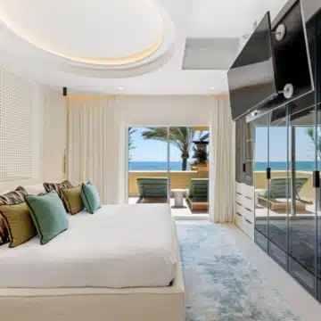 Beachfront 3-bedroom apartment offering unobstructed sea views in Rio Real, Marbella Picture 36
