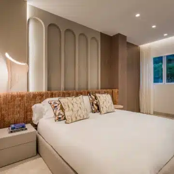 Beachfront 3-bedroom apartment offering unobstructed sea views in Rio Real, Marbella Picture 46