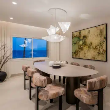 Beachfront 3-bedroom apartment offering unobstructed sea views in Rio Real, Marbella Picture 21