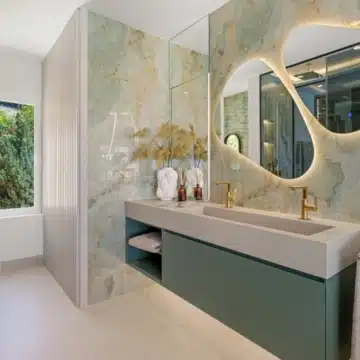 Beachfront 3-bedroom apartment offering unobstructed sea views in Rio Real, Marbella Picture 39