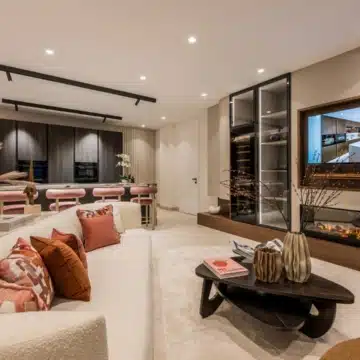 Beachfront 3-bedroom apartment offering unobstructed sea views in Rio Real, Marbella Picture 13