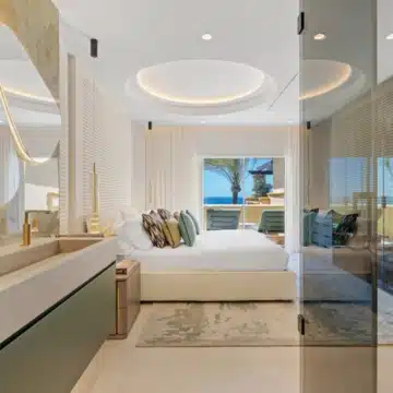Beachfront 3-bedroom apartment offering unobstructed sea views in Rio Real, Marbella Picture 38