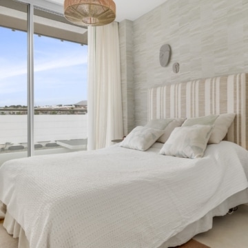 Frontline beach apartment with unbeatable views in exclusive urbanisation of The Edge, Estepona Picture 18