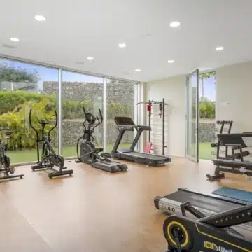 Frontline beach apartment with unbeatable views in exclusive urbanisation of The Edge, Estepona Picture 3