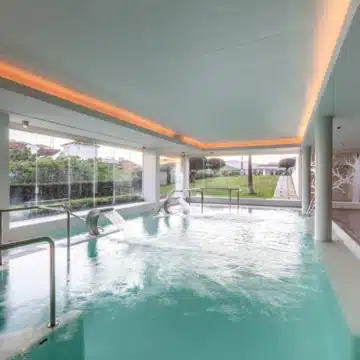 Spacious 3-bedroom apartment located in the highly sought-after Los Arrayanes Golf, Benahavis Picture 2
