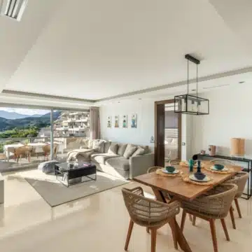Spacious 3-bedroom apartment located in the highly sought-after Los Arrayanes Golf, Benahavis Picture 11