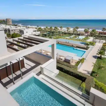Exceptional duplex penthouse with breathtaking views in New Golden Mile, Estepona Picture 10