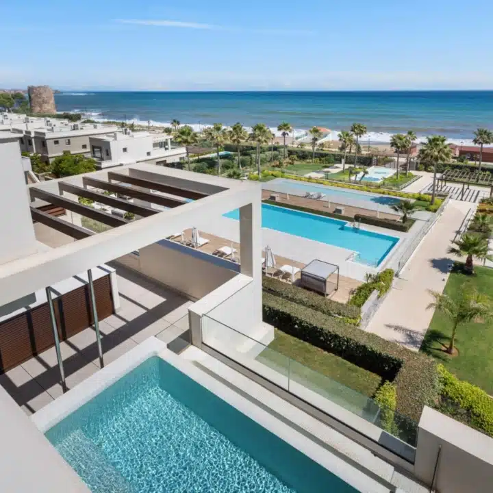 Exceptional duplex penthouse with breathtaking views in New Golden Mile, Estepona Picture