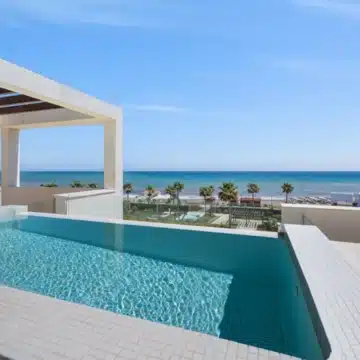 Exceptional duplex penthouse with breathtaking views in New Golden Mile, Estepona Picture 1