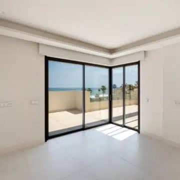 Exceptional duplex penthouse with breathtaking views in New Golden Mile, Estepona Picture 5