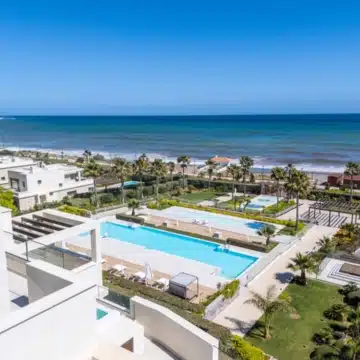 Exceptional duplex penthouse with breathtaking views in New Golden Mile, Estepona Picture 9