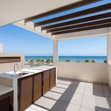 Exceptional duplex penthouse with breathtaking views in New Golden Mile, Estepona Picture 6
