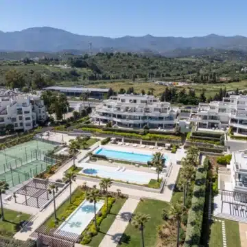 Exceptional duplex penthouse with breathtaking views in New Golden Mile, Estepona Picture 2