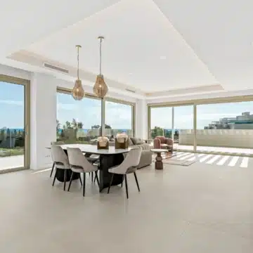 Duplex penthouse with spectacular sea views in Benalús, Marbella Golden Mile Picture 16