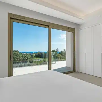 Duplex penthouse with spectacular sea views in Benalús, Marbella Golden Mile Picture 14