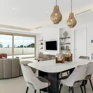 Duplex penthouse with spectacular sea views in Benalús, Marbella Golden Mile Picture 4
