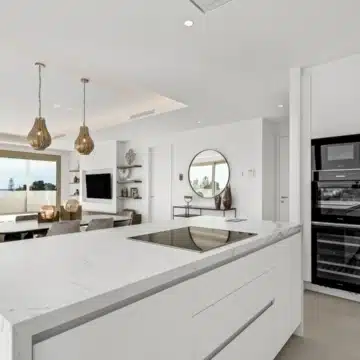 Duplex penthouse with spectacular sea views in Benalús, Marbella Golden Mile Picture 15