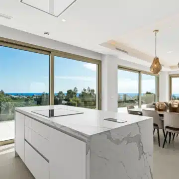 Duplex penthouse with spectacular sea views in Benalús, Marbella Golden Mile Picture 9
