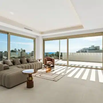 Duplex penthouse with spectacular sea views in Benalús, Marbella Golden Mile Picture 10