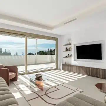 Duplex penthouse with spectacular sea views in Benalús, Marbella Golden Mile Picture 11