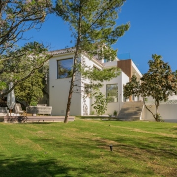 New built stunning villa with fantastic mountain views in the most sought after area of El Rosario, Marbella Picture 17