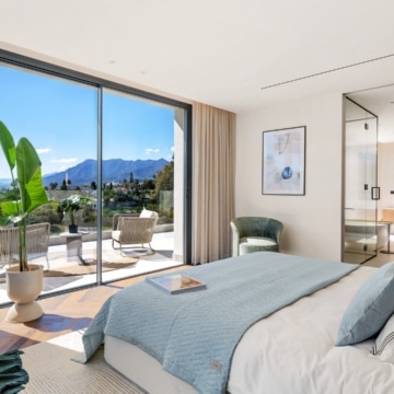 New built stunning villa with fantastic mountain views in the most sought after area of El Rosario, Marbella Picture 18