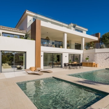 New built stunning villa with fantastic mountain views in the most sought after area of El Rosario, Marbella Picture 23