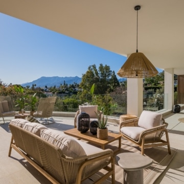 New built stunning villa with fantastic mountain views in the most sought after area of El Rosario, Marbella Picture 33