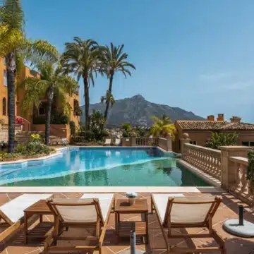 Elegant groundfloor apartment with with stunning sea views in Les Belvederes, Nueva Andalucía Picture 0