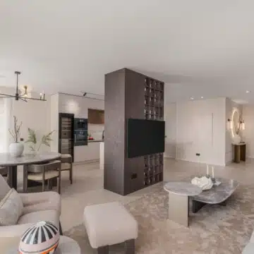 Elegant groundfloor apartment with with stunning sea views in Les Belvederes, Nueva Andalucía Picture 2