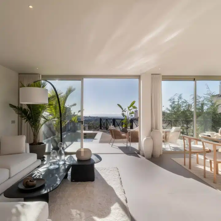 Refurbished groundfloor apartment with spectacular sea and mountain views in Nueva Andalucia Picture