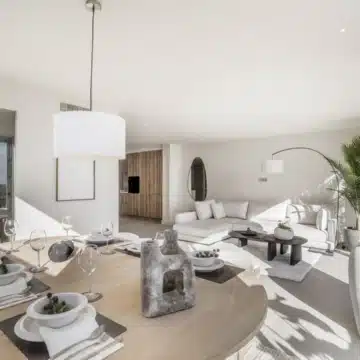 Refurbished groundfloor apartment with spectacular sea and mountain views in Nueva Andalucia Picture 9