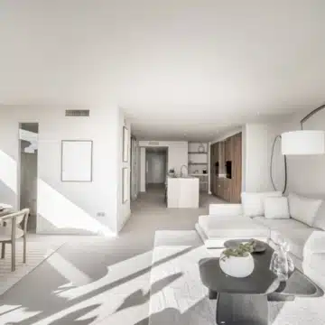 Refurbished groundfloor apartment with spectacular sea and mountain views in Nueva Andalucia Picture 11