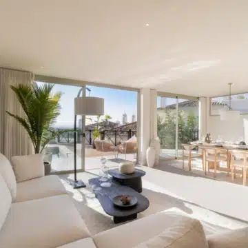Refurbished groundfloor apartment with spectacular sea and mountain views in Nueva Andalucia Picture 6