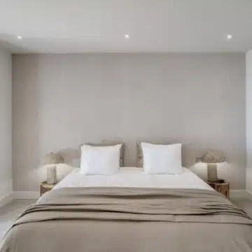 Refurbished groundfloor apartment with spectacular sea and mountain views in Nueva Andalucia Picture 17