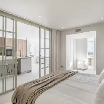 Refurbished groundfloor apartment with spectacular sea and mountain views in Nueva Andalucia Picture 19