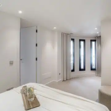 Refurbished groundfloor apartment with spectacular sea and mountain views in Nueva Andalucia Picture 24