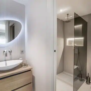 Refurbished groundfloor apartment with spectacular sea and mountain views in Nueva Andalucia Picture 27
