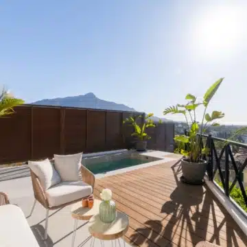 Refurbished groundfloor apartment with spectacular sea and mountain views in Nueva Andalucia Picture 7