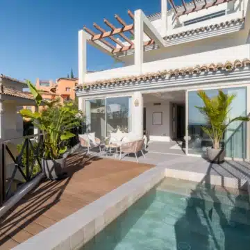 Refurbished groundfloor apartment with spectacular sea and mountain views in Nueva Andalucia Picture 26