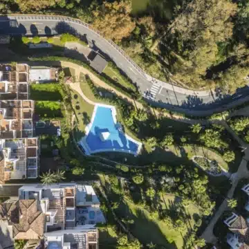 Refurbished groundfloor apartment with spectacular sea and mountain views in Nueva Andalucia Picture 31